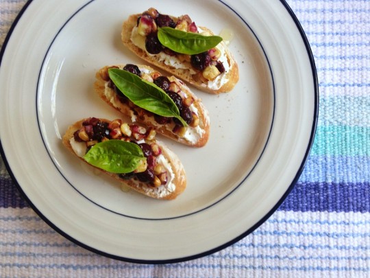 roasted blueberry and corn crostini | rosemarried.com